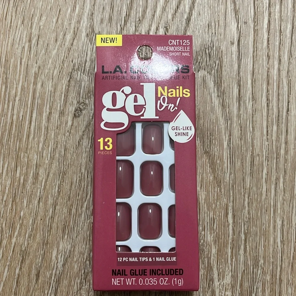 L.A. COLORS gel Nails On Mademoiselle Short Nail